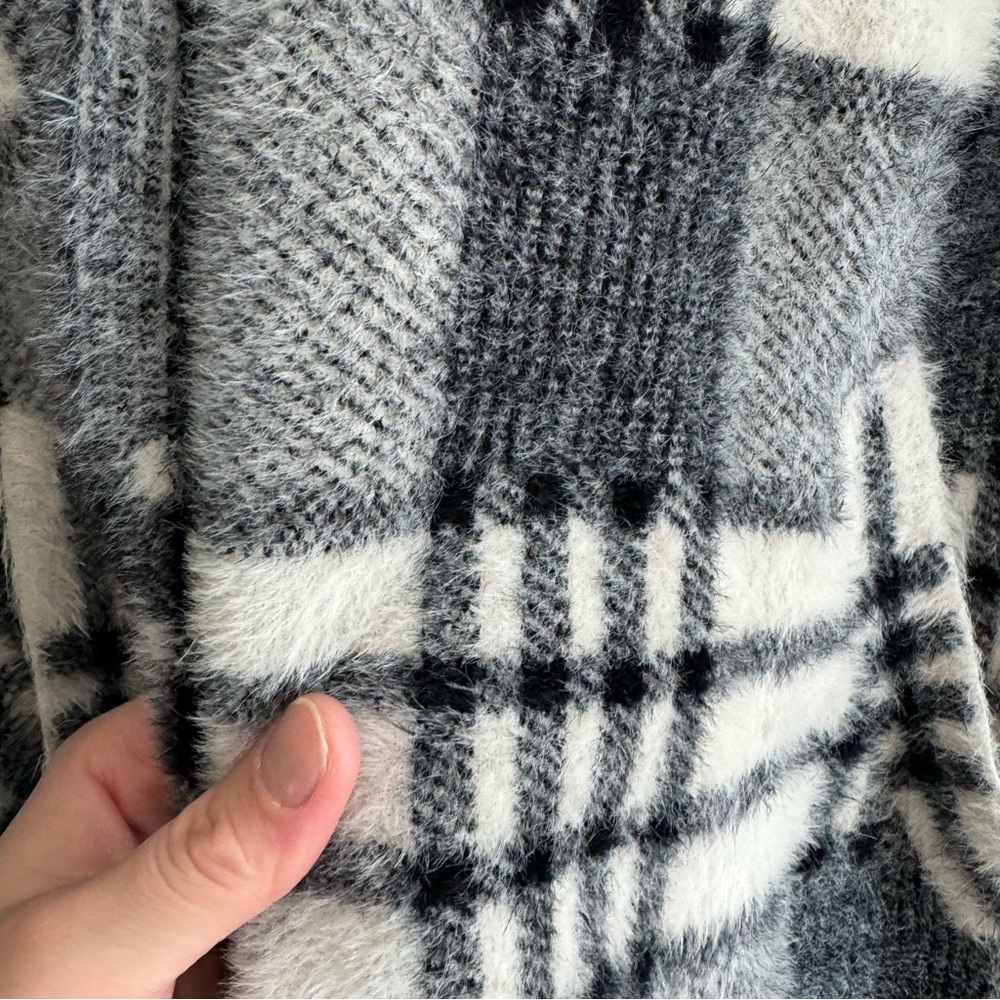 Plaid Long Coat in Black and White - Picture 7 of 10